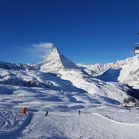 Emelie 4**** * Ζερμάτ