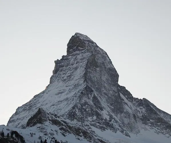 Emelie 4**** شقة زيرمات